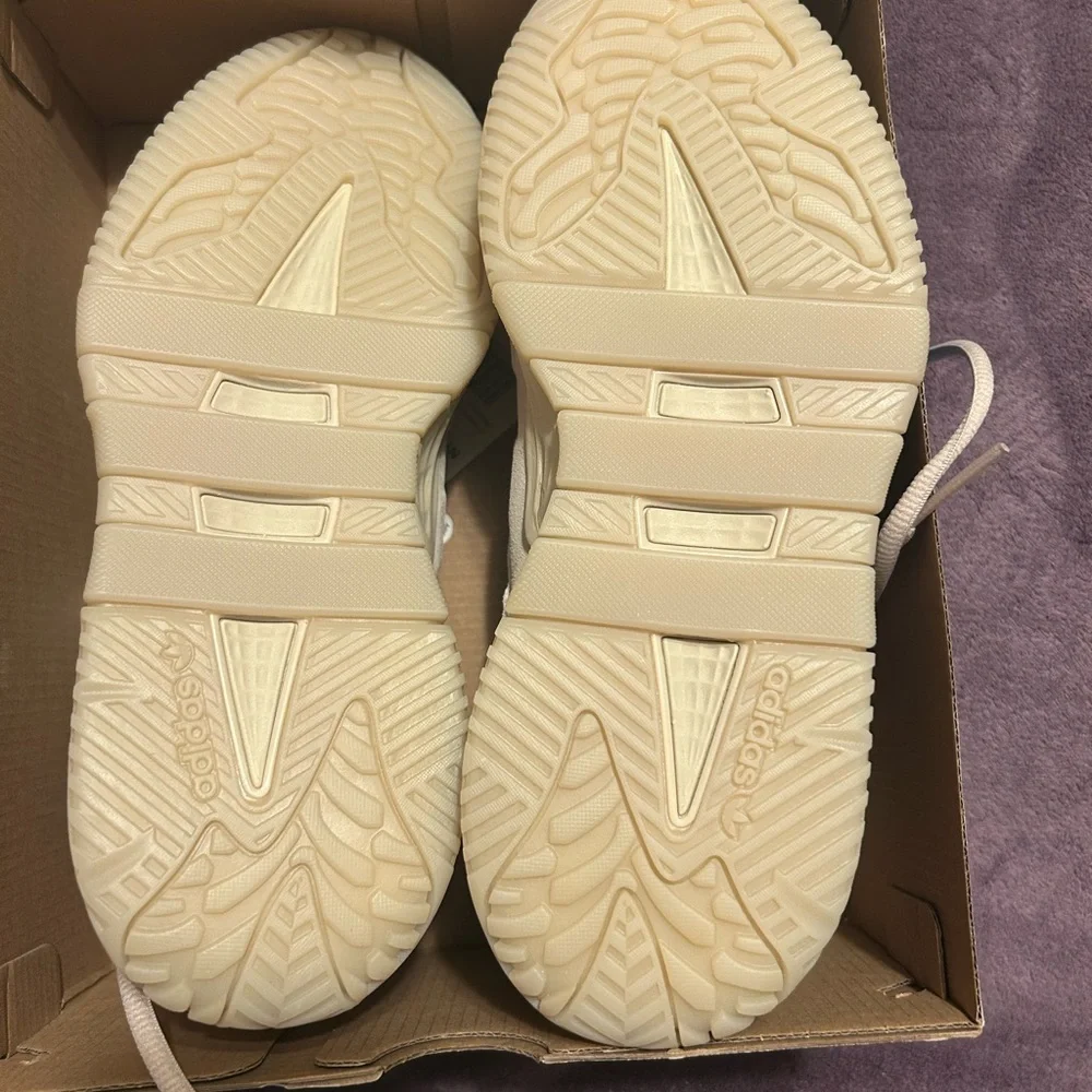 Adidas Cream Sneakers Retro-Inspired Chunky Sole - Picture 7 of 7